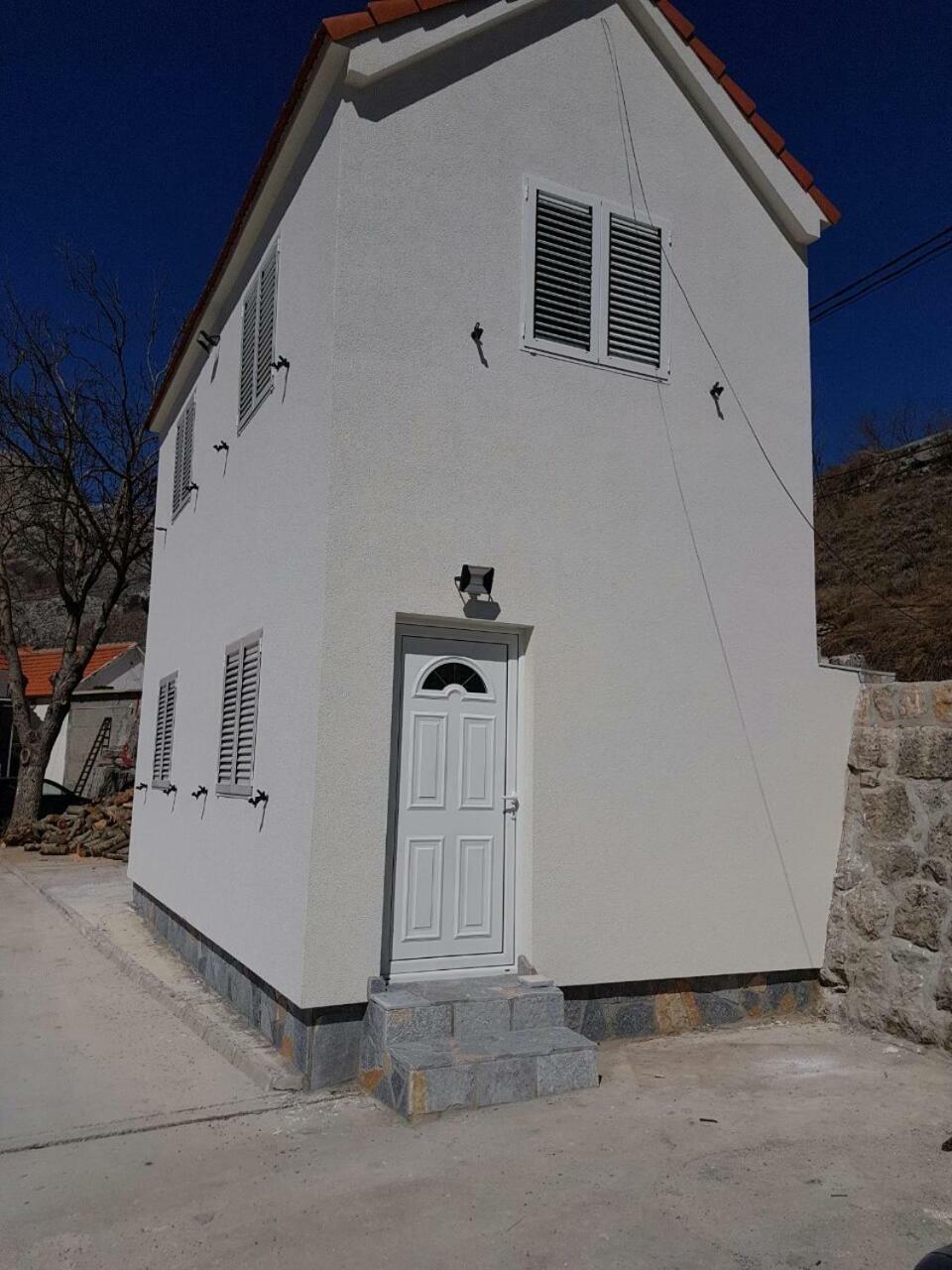 Porto Njegusi A2 Apartment Cetinje Exterior photo